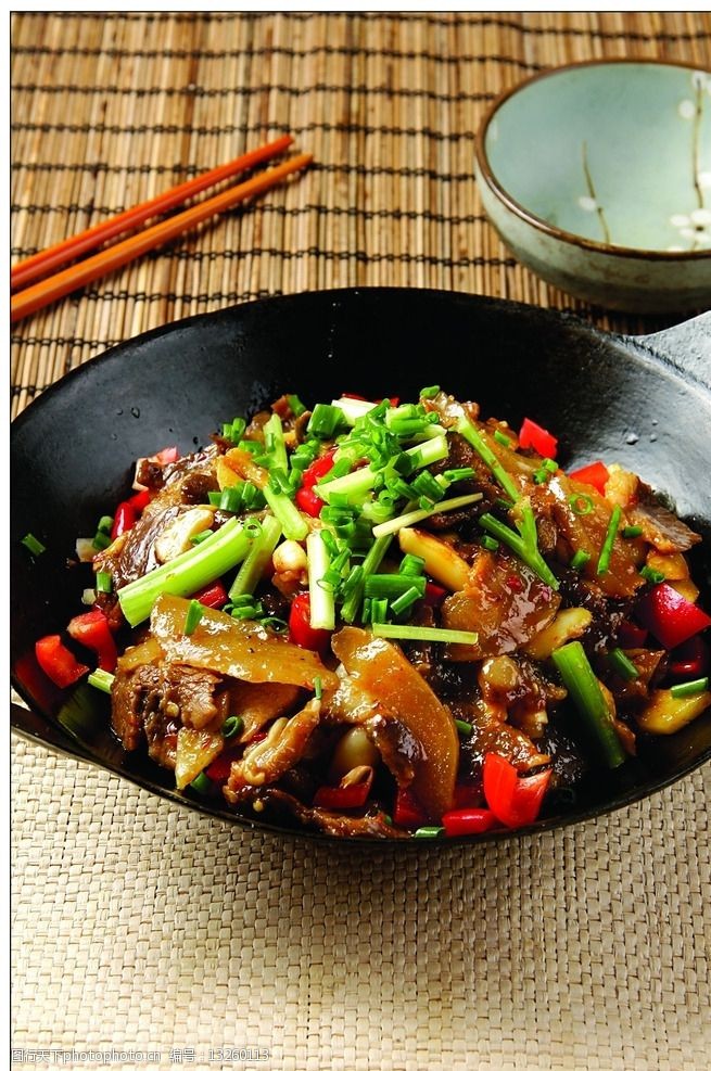 干锅带皮牛肉图片