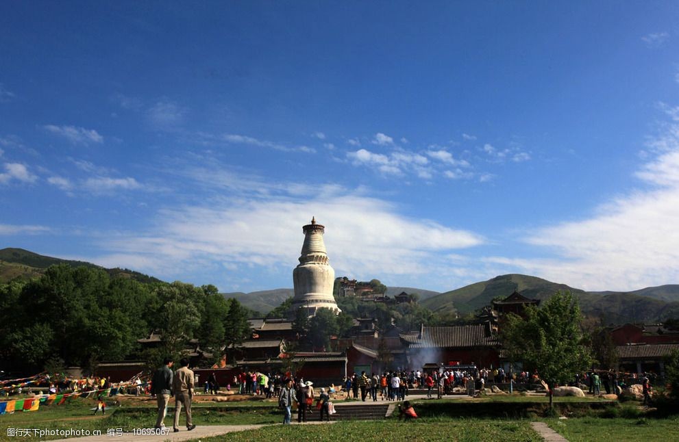 关键词:五台山夏季观光 五台山 旅游景区 佛教 白塔寺 旅游 蓝天白云