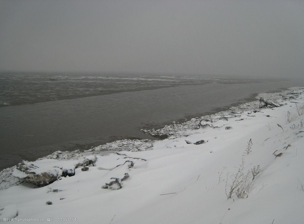 关键词:海岸雪景 黄海岸边 冬雪 雪静水流 天地茫茫 冰雪世界 芦苇