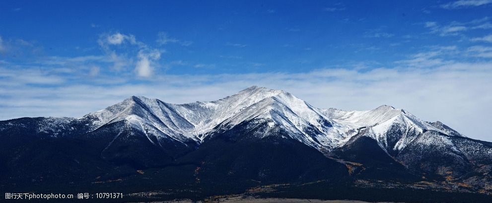 雪山全景风景图片