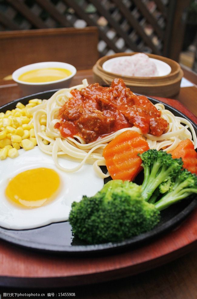 意式牛肉铁板面图片