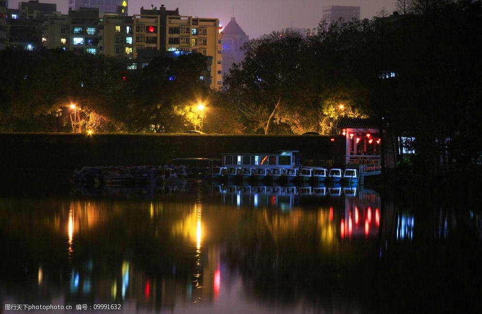 关键词:麓湖公园夜景 羊城 广州 公园 麓湖公园 夜景 灯火 闪亮 倒影