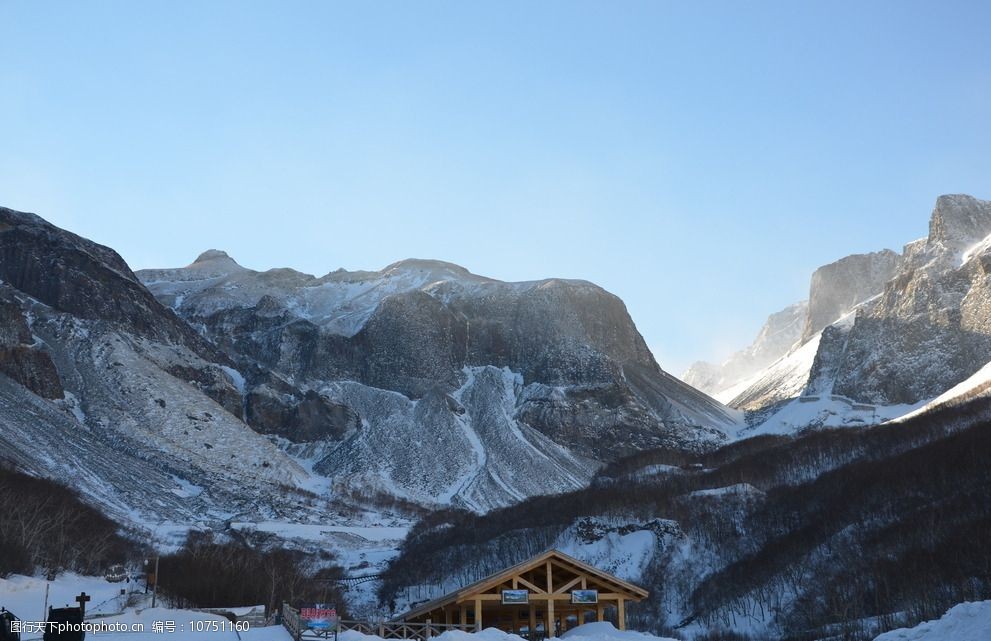 东北雪山图片