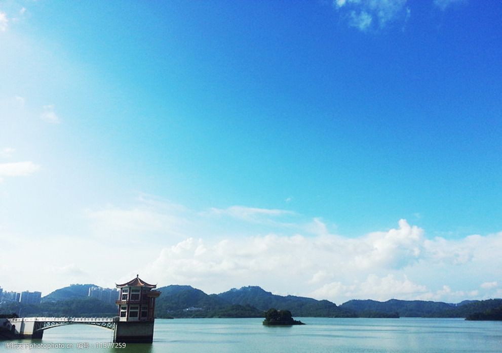 关键词:碧水蓝天 蓝天白云 水 桌面背景 风景 蓝色 摄影 自然景观