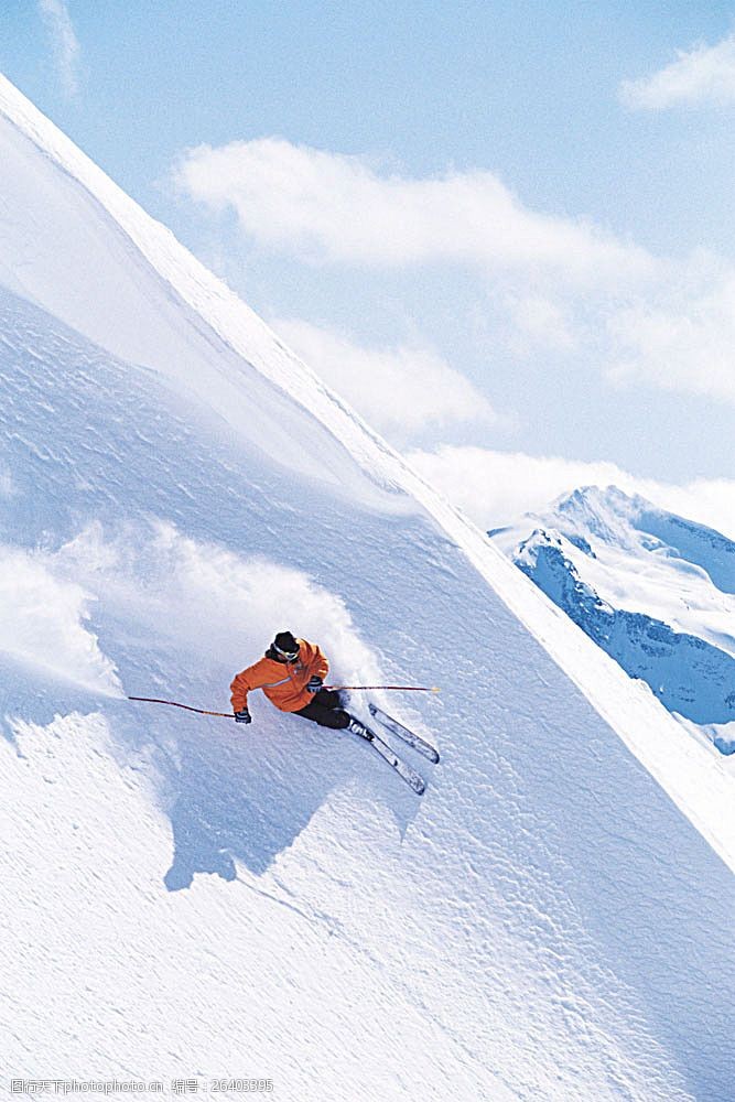 设计图库 高清素材 自然风景 关键词:雪山上的滑雪运动员高清 冬天