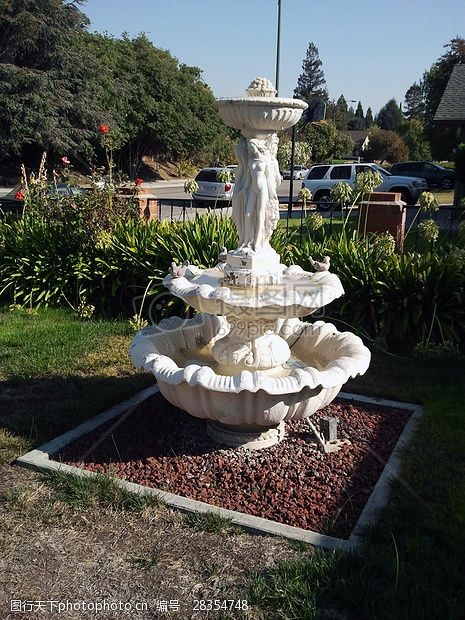 花园里的小喷泉