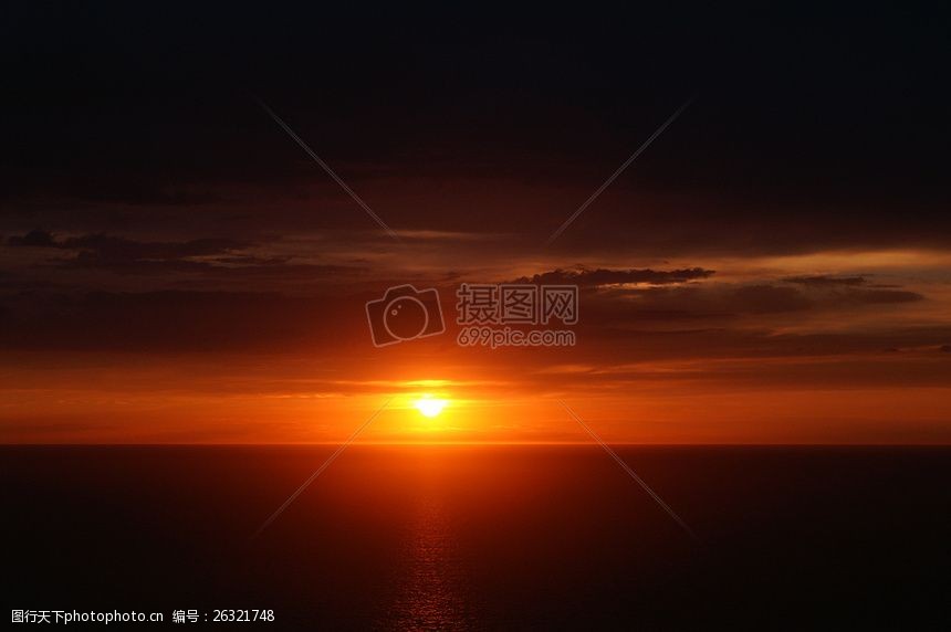 关键词:夕阳下的景色 日落 暮光之城 地中海 海景 晚上 海边 云 法国