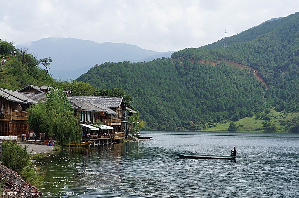 湖泊老房子风景