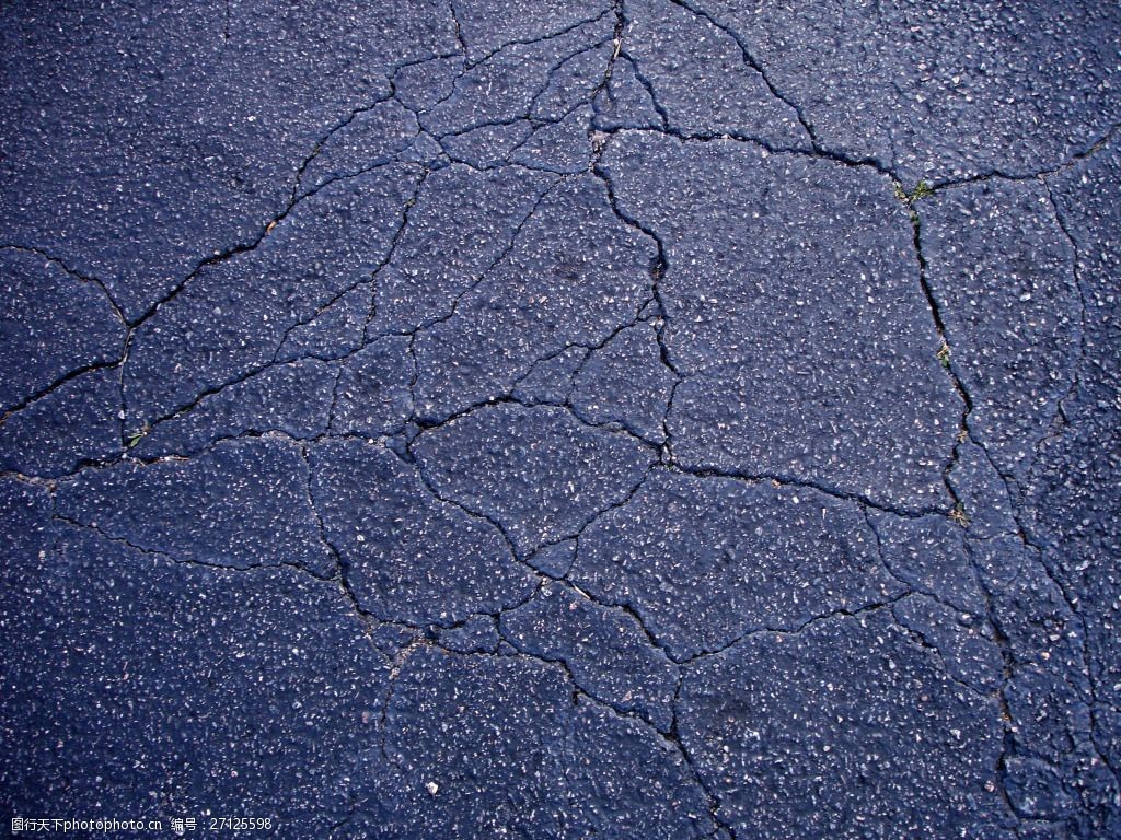 关键词:蓝色皲裂柏油路面 路面 皲裂 马路 柏油路 沥青路 地震 汶川