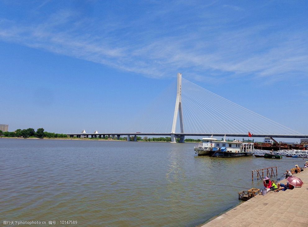 夏日的哈尔滨松花江畔风景图片