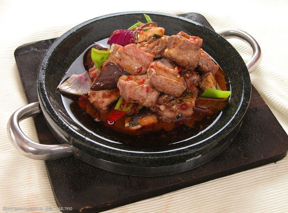 关键词:石板牛仔骨 牛肉类 新疆牛肉类 风味牛肉美食 清真招牌菜品 菜