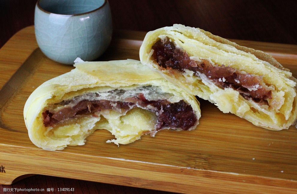 玫瑰苏式月饼图片