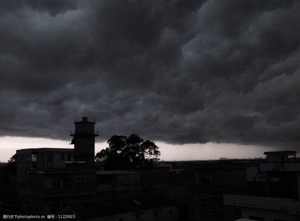 极端天气-乌天黑地图片