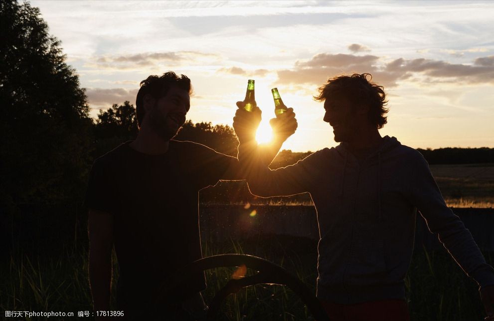 男人伙伴聚会图片