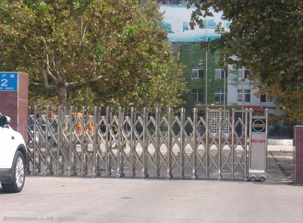 不锈钢伸缩门图片