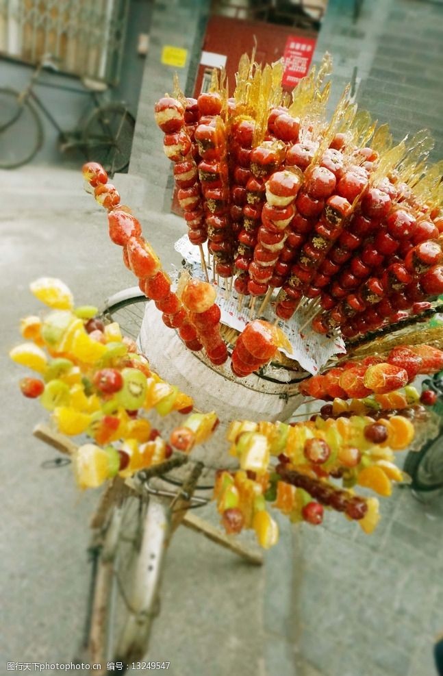 关键词:冰糖葫芦 老北京 胡同 冬天 自行车 摄影 餐饮美食 传统美食