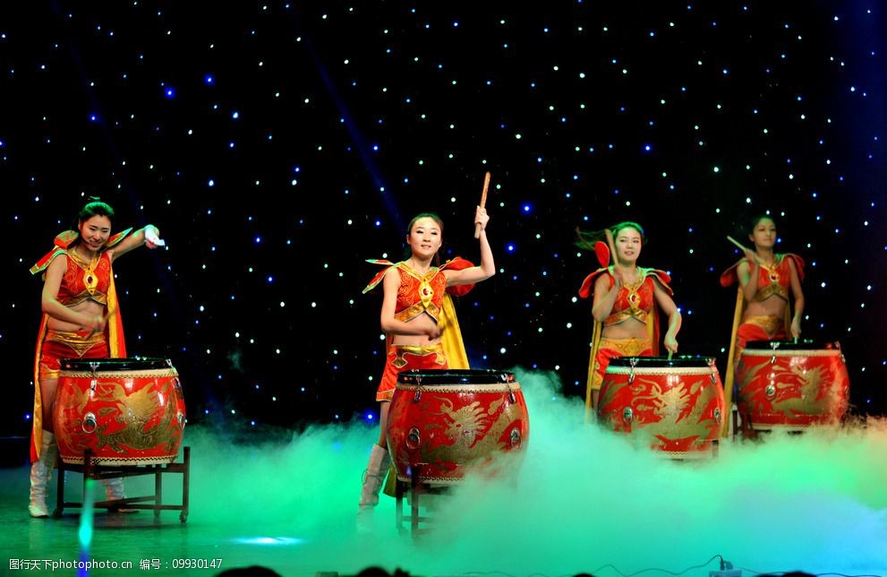 关键词:大学生 水鼓节目 迎新晚会 表演节目 摄影 文化艺术 舞蹈音乐