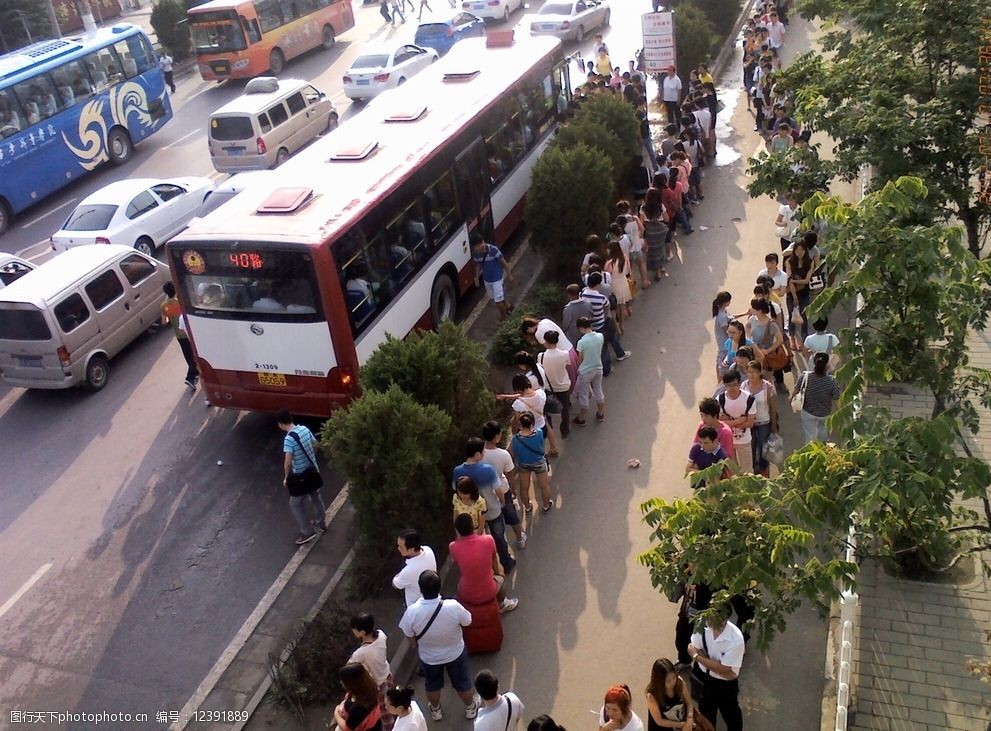 乘车 拥挤 公共汽车 排队 等候 车辆 素材拍摄 摄影 现代科技 交通