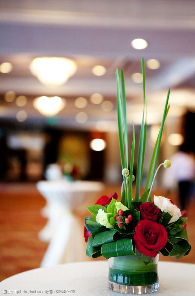 关键词:小摆台花艺 鲜花 西式小摆台 餐摆 简约 大气 摄影 文化艺术