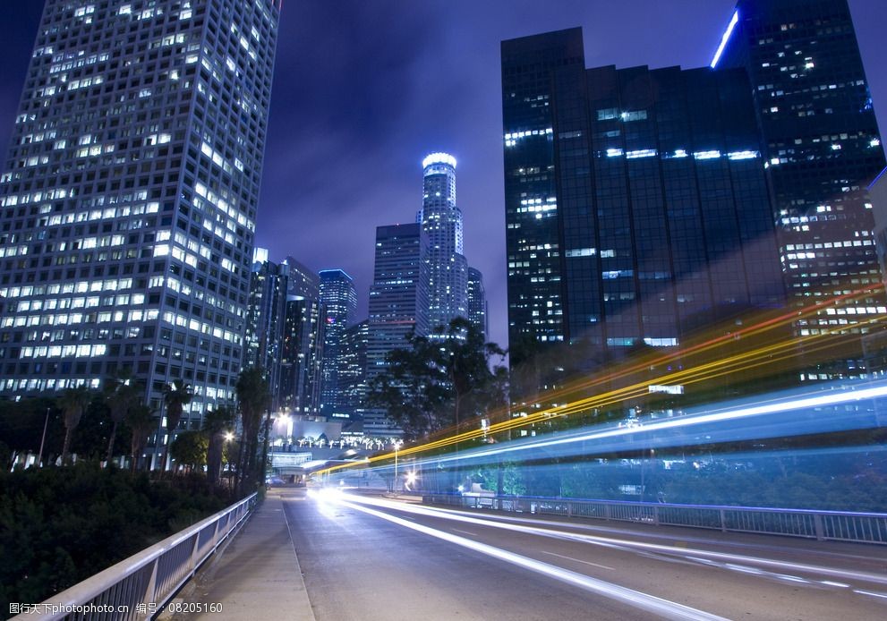 关键词:城市夜景 月亮 高楼 大厦 黑白 灯光 天空 城市 夜景 设计