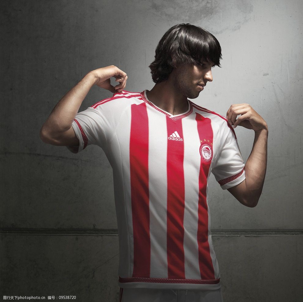 足球俱乐部队服广告图片