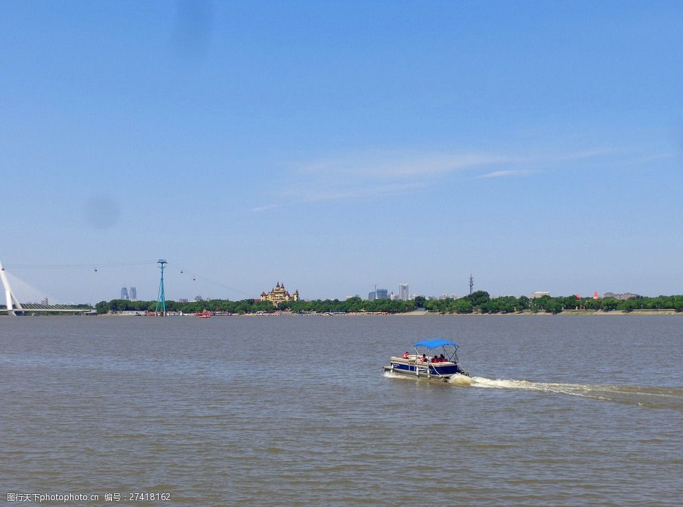 盛夏的哈尔滨松花江畔风景图片