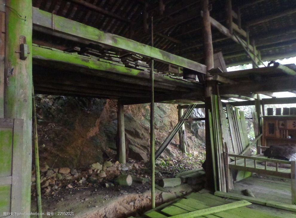 陈旧吊脚楼室内