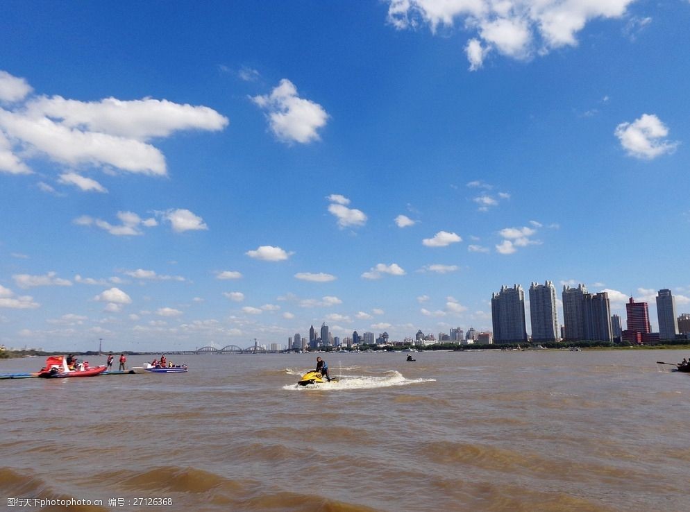 哈尔滨松花江畔风景图片