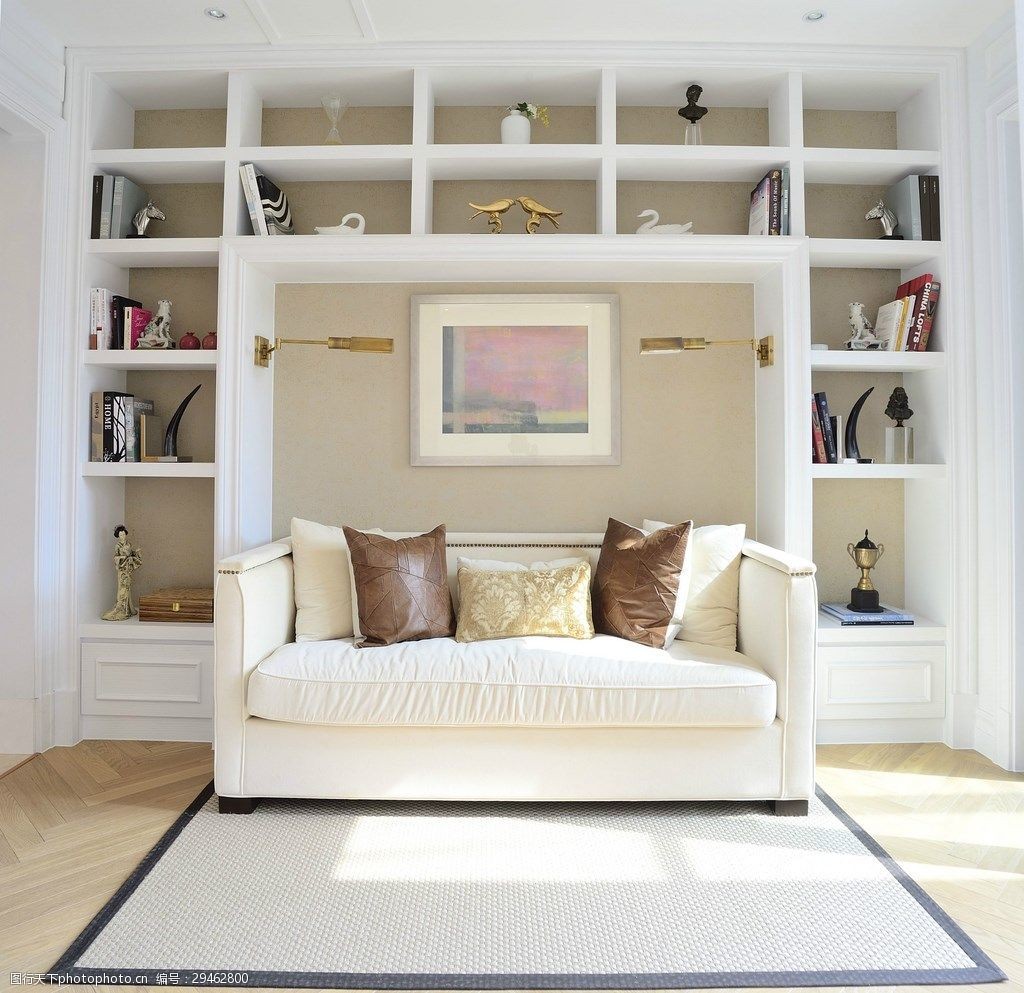关键词:白色素净美式装修书房效果图 白色书架 布艺沙发 创意摆件 木
