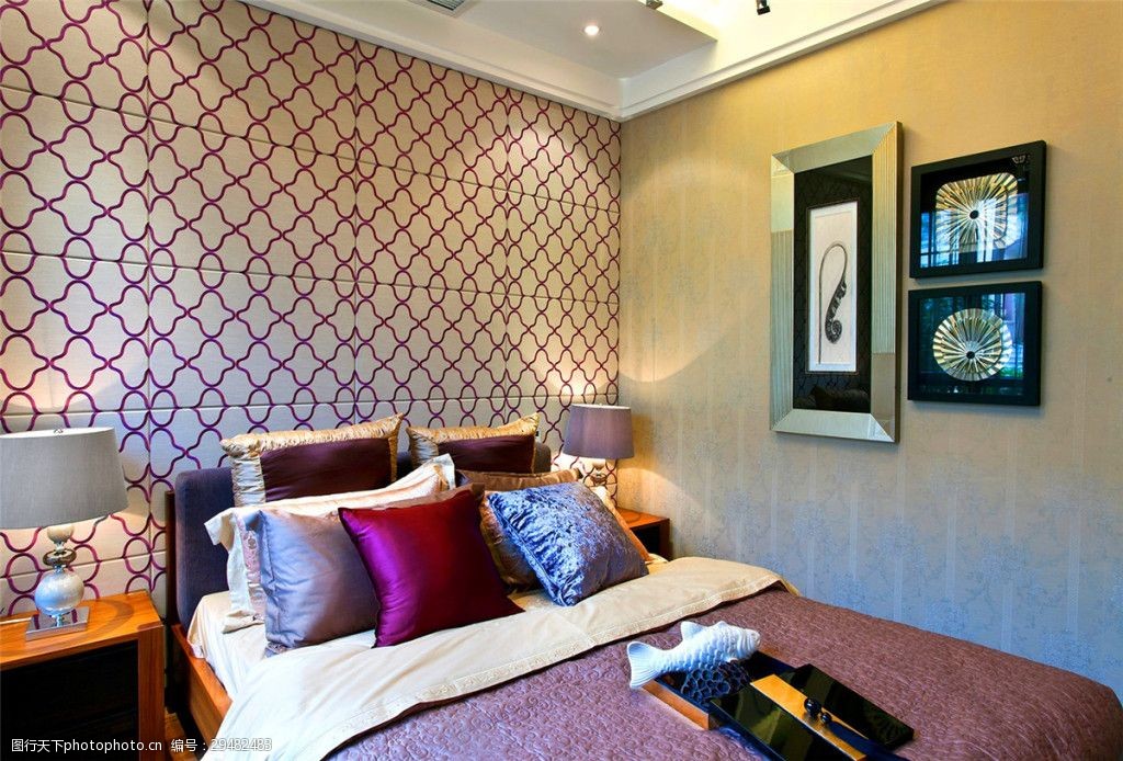 简约卧室床头花纹背景装修效果图
