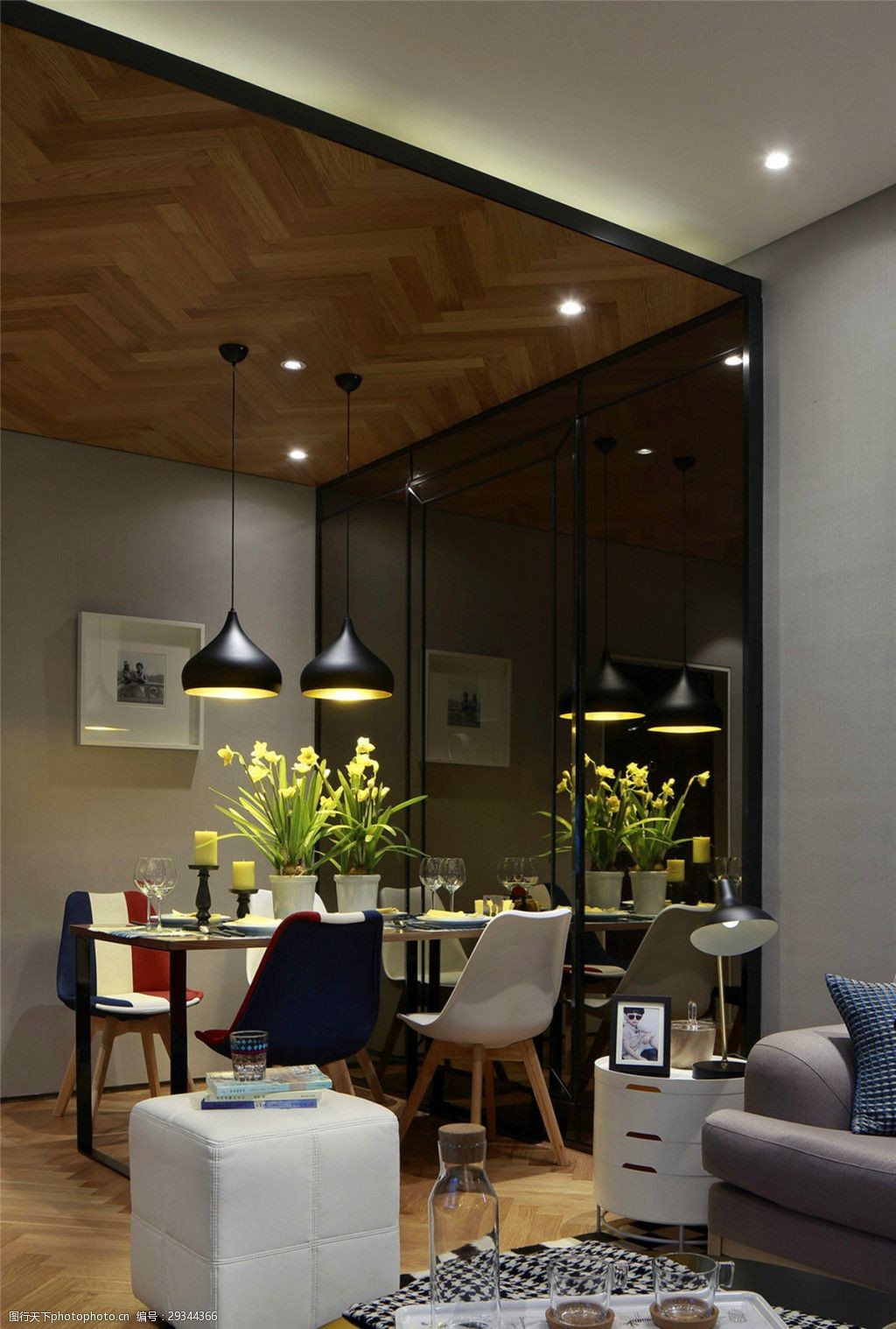 现代时尚客厅茶色玻璃隔断室内装修效果图