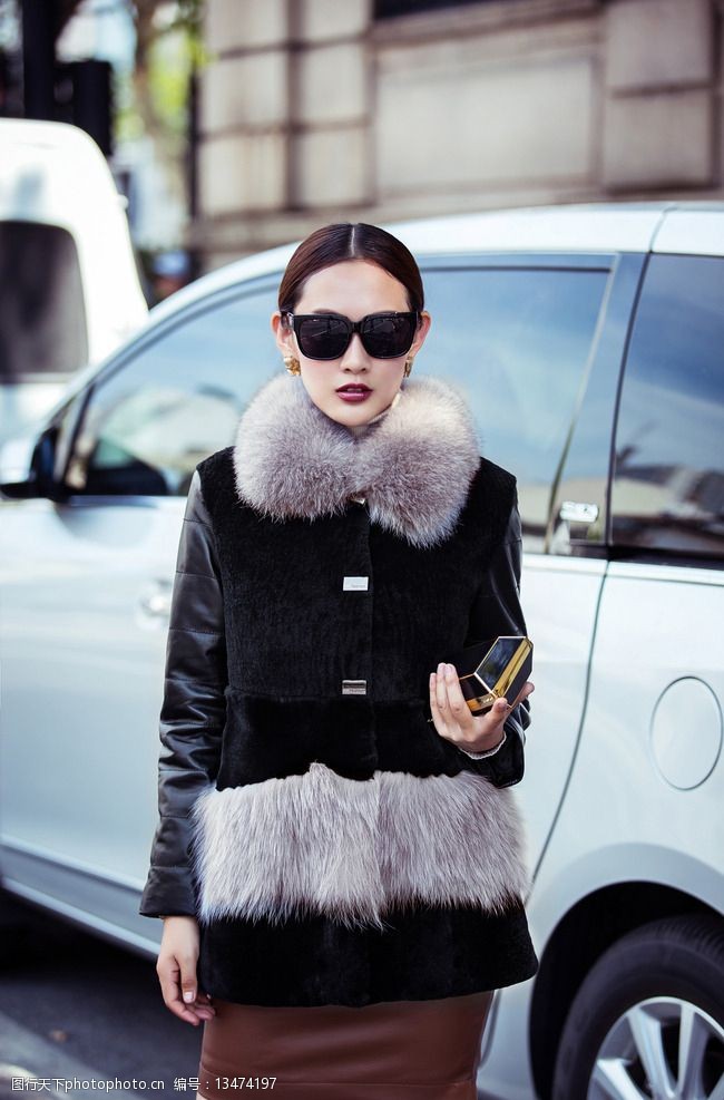 女装皮草模特冬季皮草皮草模图片